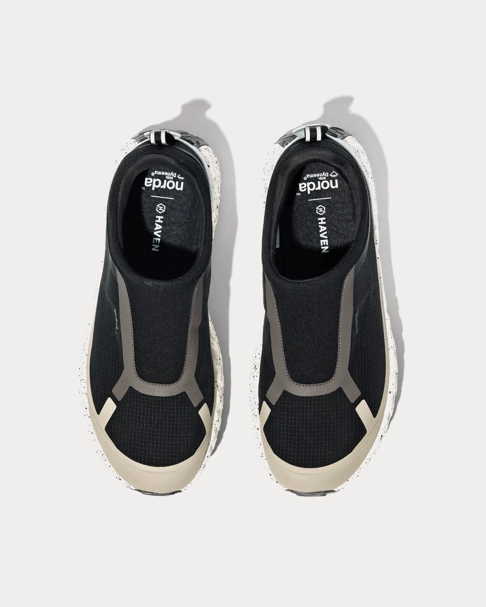 003 W Quarry Running Shoes
