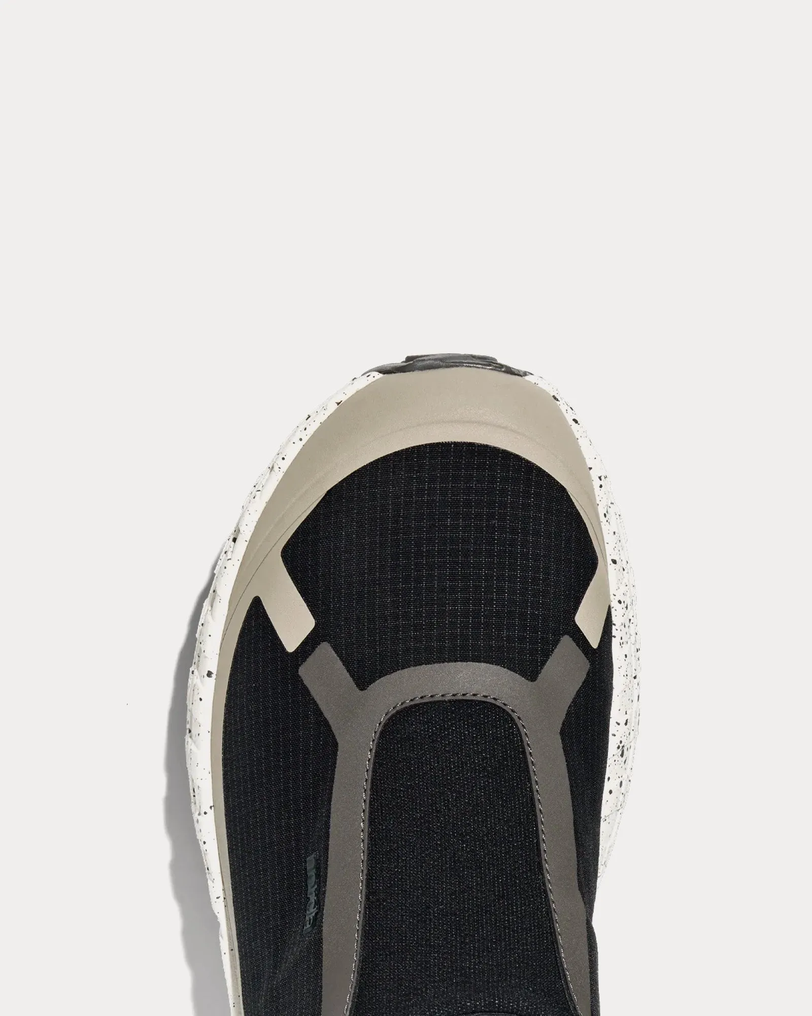 003 W Quarry Running Shoes